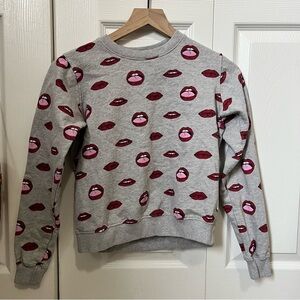 Trendy Lip Print Gray Sweater